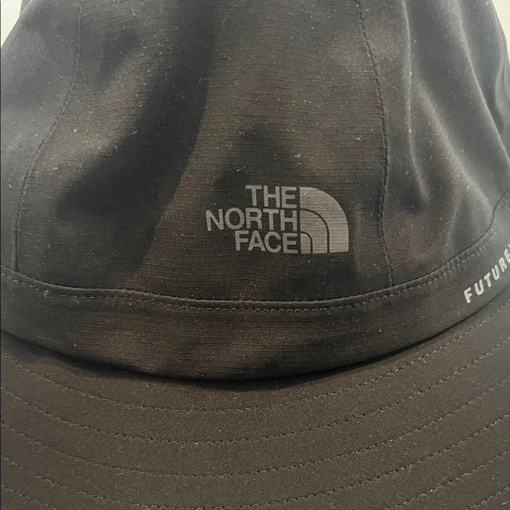 The North Face Black Sun Hat - Picture 2 of 5